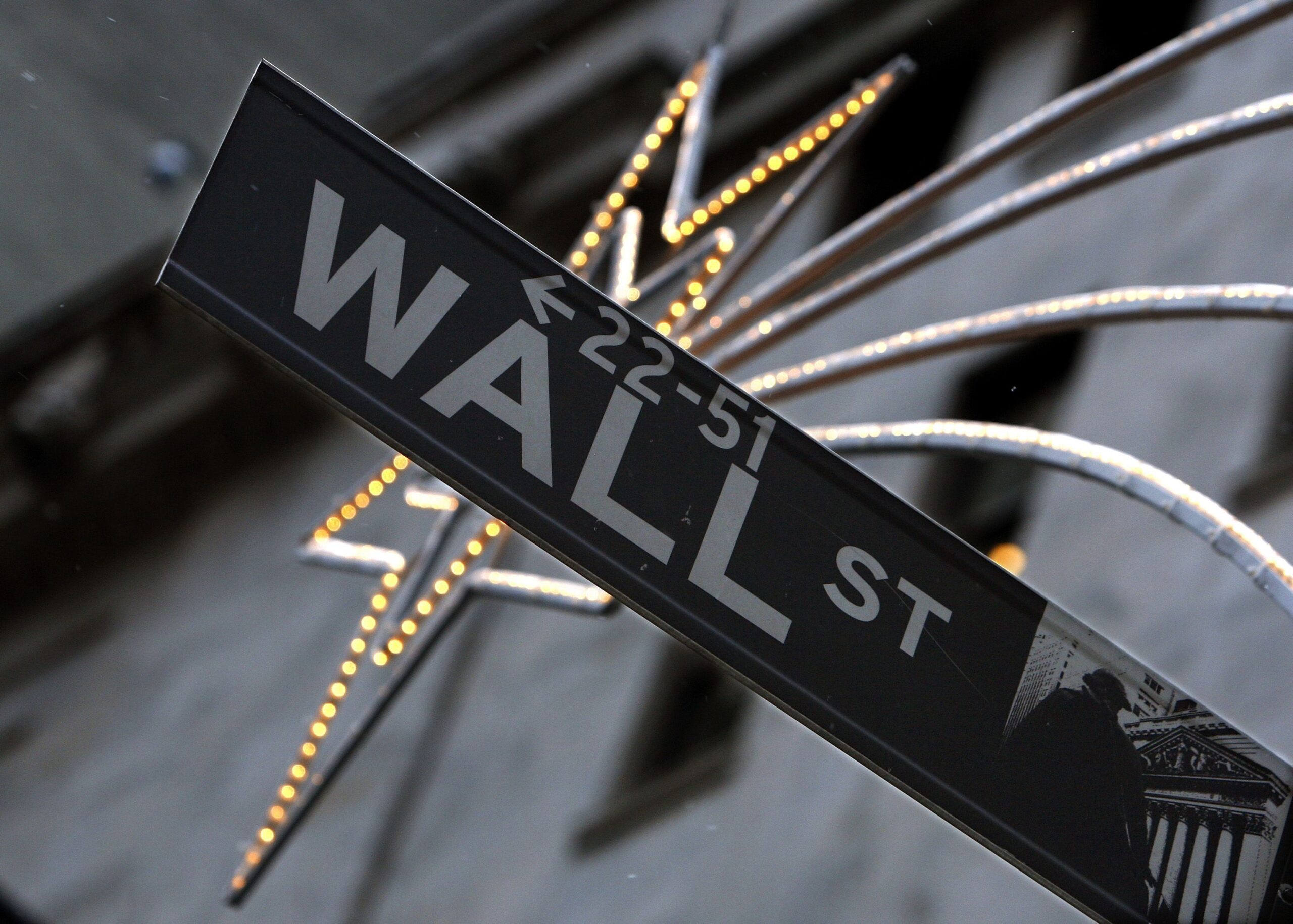Wall Street fecha ano com alta de até 30%; S&P 500 tem melhor desempenho em quase 30 anos