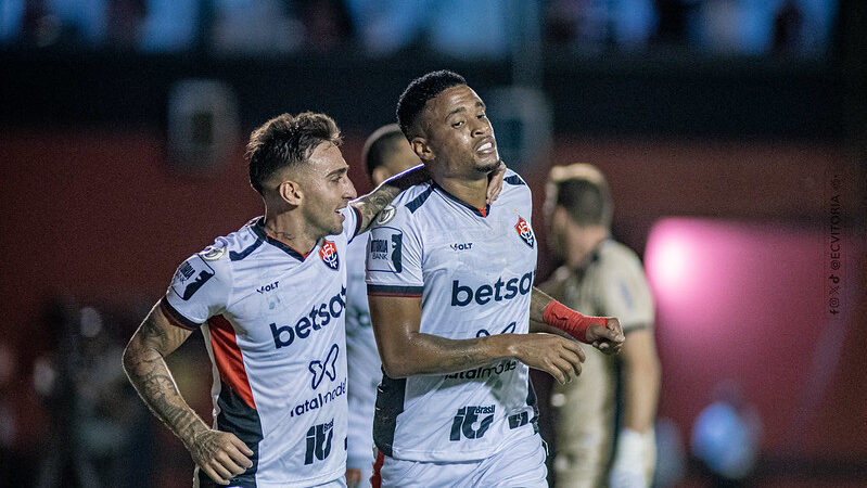 Vitória e Grêmio se enfrentam nesta quarta-feira (4), às 19h, no Barradão