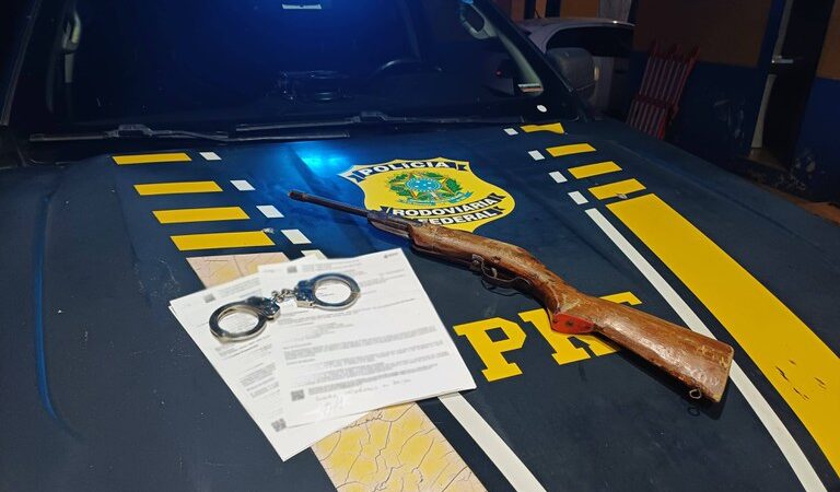 PRF prende foragidos e apreende arma de fogo em rodovias de Mato Grosso
