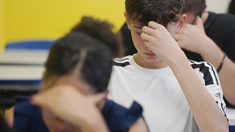 4 em cada 10 universitários trancam curso por dívidas, diz pesquisa