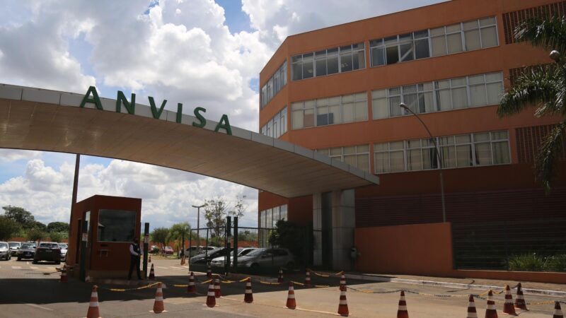 À CNN, ex-chefes da Anvisa criticam proposta de remédio em supermercado