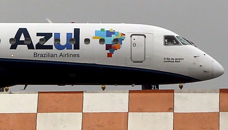 Azul interrompe operações em 12 cidades por alta de custos; veja lista