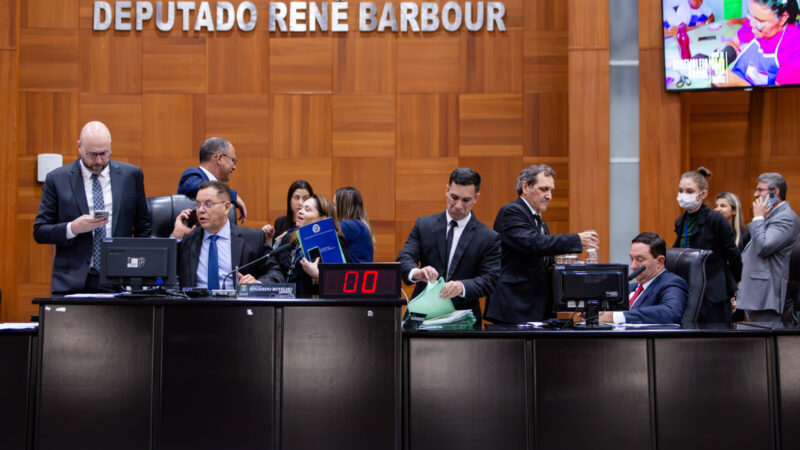 Após pedido de vista, deputados adiam votação das contas do governo e RGA dos servidores
