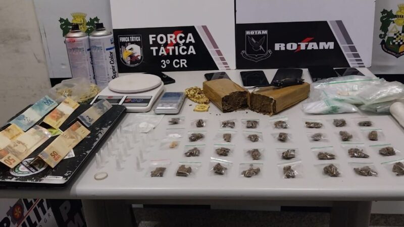 Bandidos são presos com drogas e carro roubado usado em crimes contra membros de facção rival