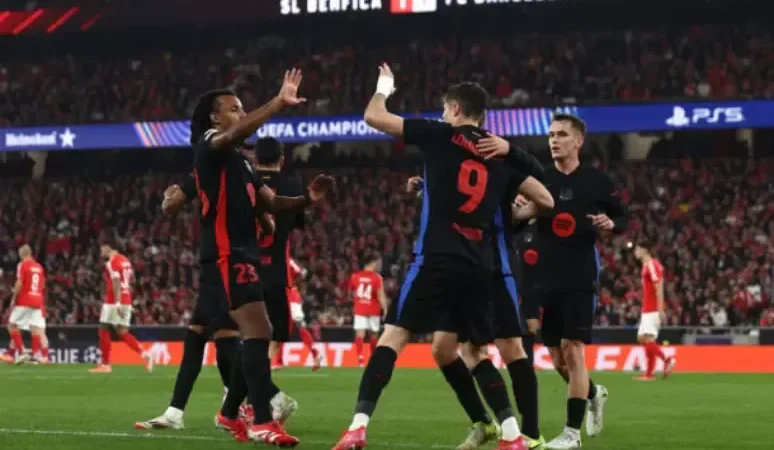 Barcelona vence Benfica em virada histórica com gols de Raphinha