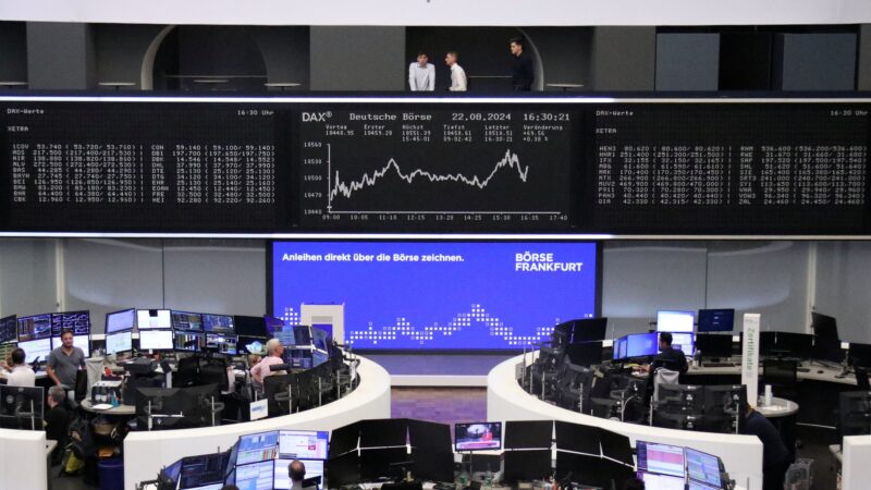 Bolsas dos EUA fecham semana em alta com mercado à espera de Trump