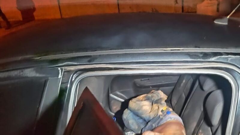 Corpo de homem é encontrado dentro de carro em bairro de Cuiabá