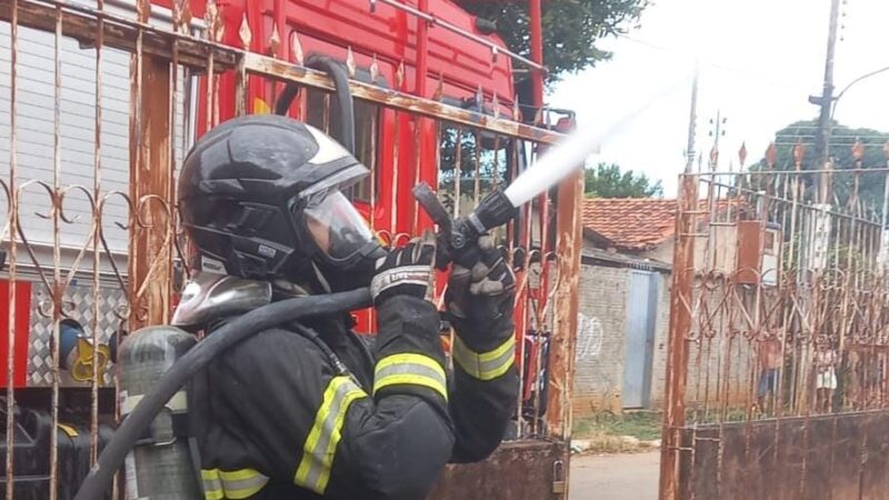 Criança ascender isqueiro em cima da cama e incendeia casa enquanto brincava – Jornal Advogado – Em Mato Grosso