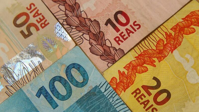 Déficit das estatais reflete interferência política, diz professor da FIA