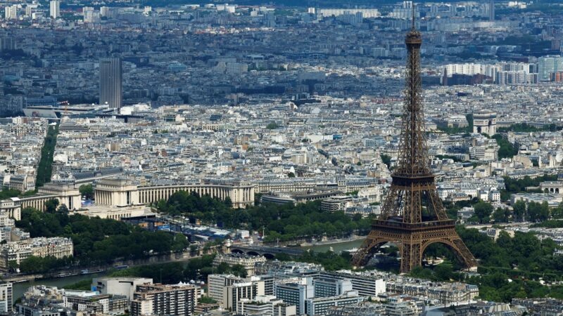 Economia da França recua no 4º tri; gastos dos consumidores atenuam impacto