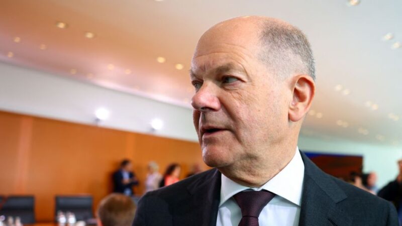 Em Davos, chanceler da Alemanha cita conversa com Trump e fala de parceria