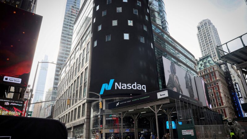 Futuros da Nasdaq despencam com impulso de IA na China