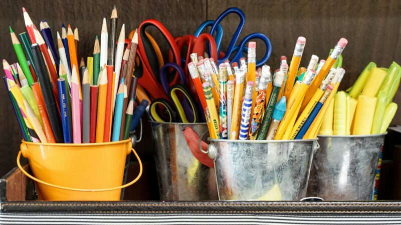 Impostos têm peso de até 52% sobre material escolar; veja ranking