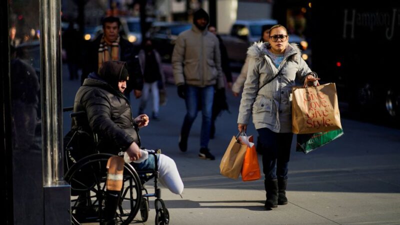 Inflação dos EUA acelera em dezembro e gastos do consumidor sobem