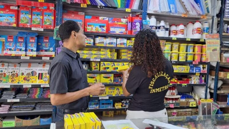 Operação fiscaliza mais de 5 mil produtos escolares em Cuiabá e Várzea Grande