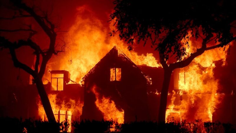 Perdas de seguradoras nos EUA podem atingir US$ 25 bi com incêndios em Los Angeles