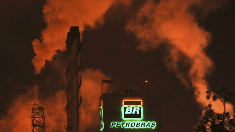 Petrobras já “perdeu“ R$ 20 bi com defasagem de preços, diz associação