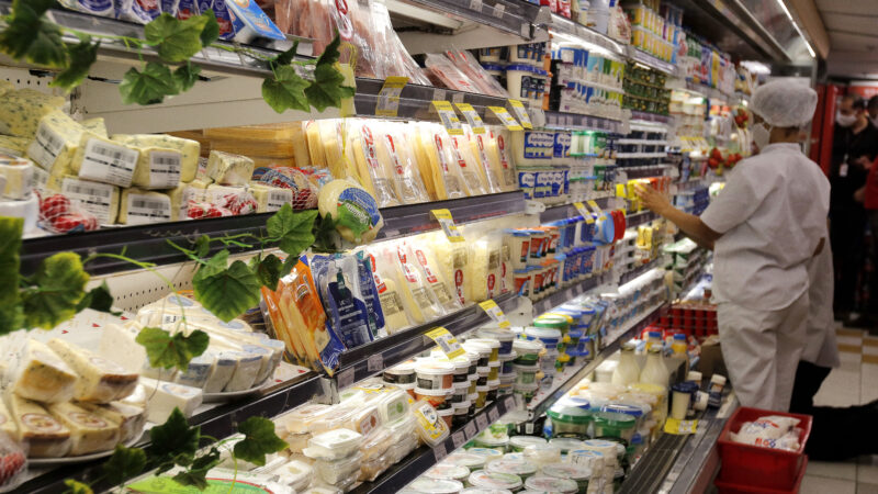 Preços de alimentos e bebidas foram responsáveis por um terço da inflação em 2024
