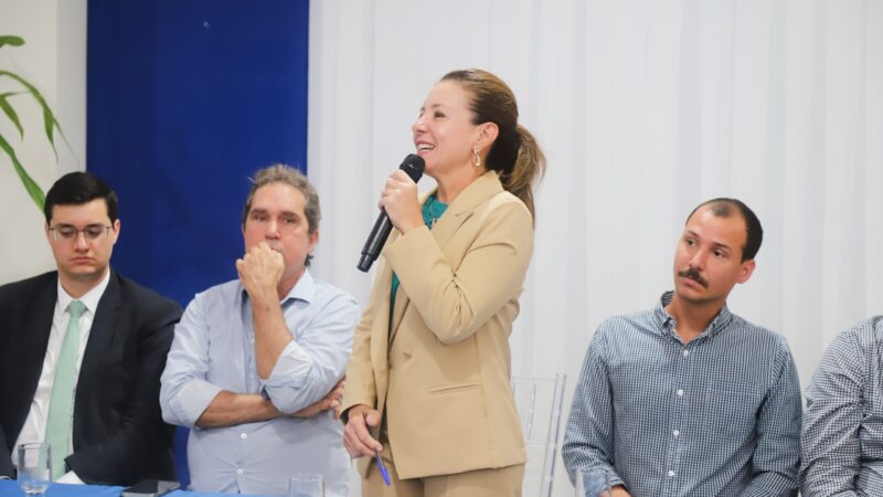 Prefeita Flávia Moretti empossa nova equipe de secretários de Várzea Grande; confira nomes