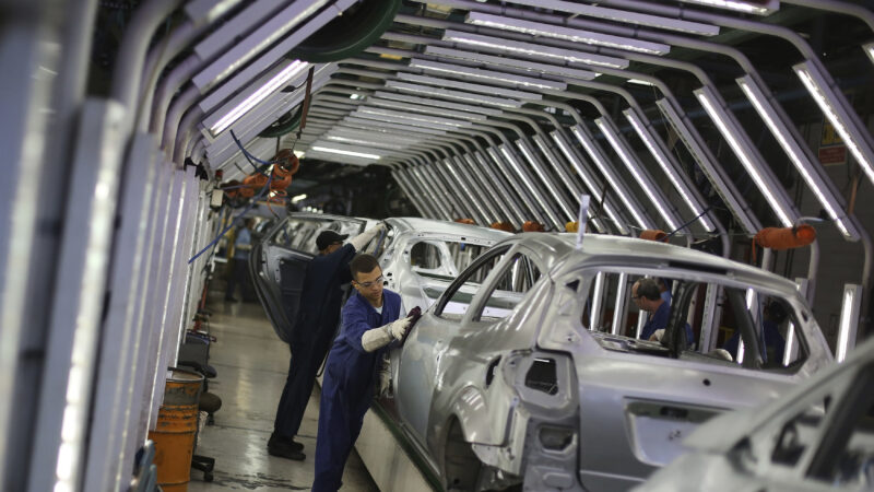 INA: preços de carros nos EUA podem aumentar em US$ 3 mil sob tarifas