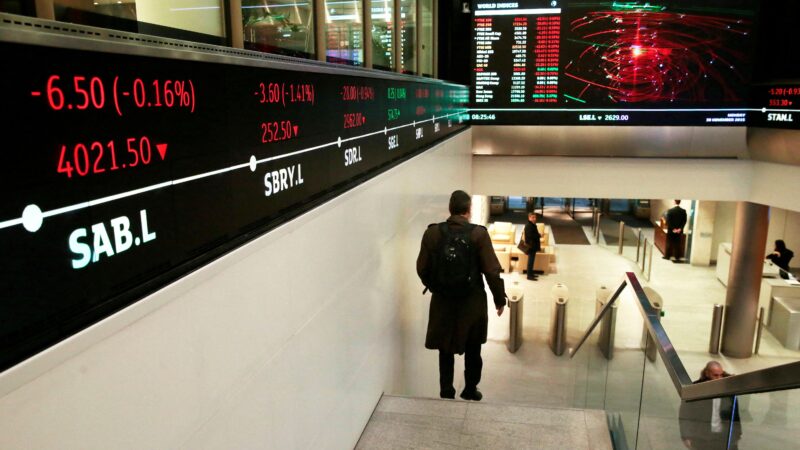 Bolsas da Europa fecham em alta após corte de juros na Inglaterra