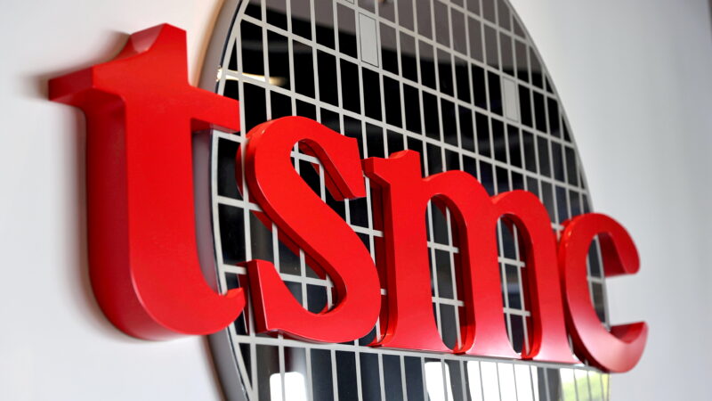 TSMC tem lucro trimestral recorde e prevê alta em receita no início do ano