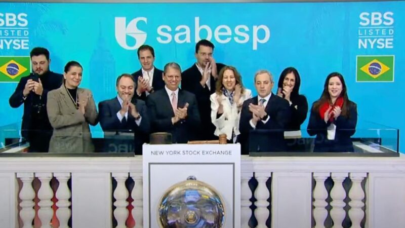 Tarcísio “toca o sino“ e abre a Bolsa de Nova York