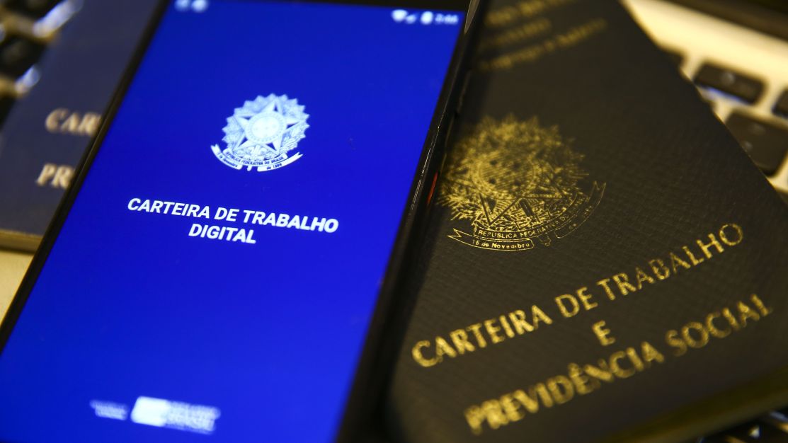 Taxa de desemprego recua a 6,6% na média de 2024, menor da série histórica