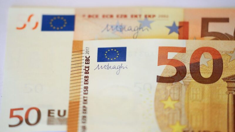 Taxa de poupança da zona do euro cai no 3º trimestre, mas permanece elevada