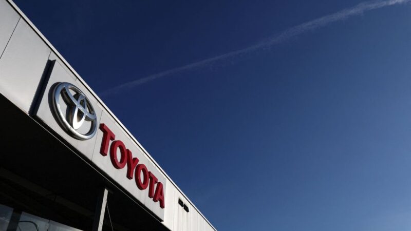 Toyota mantém liderança global, apesar de queda nas vendas em 2024