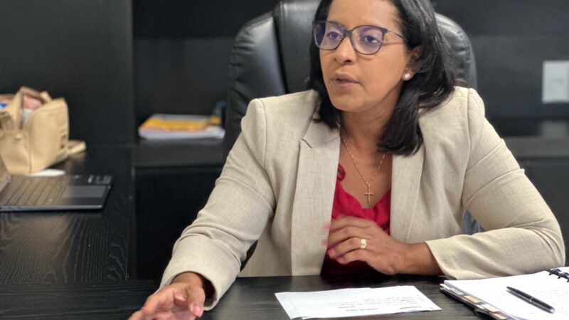 Deputada Gisela Simona se reúne com secretários para discutir asfalto em bairros e feiras em Cuiabá