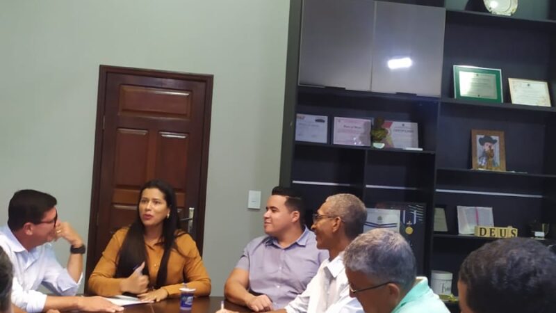 Prefeita de Santo Antônio de Leverger Francieli Magalhães recebe os conselheiros tutelar do município e representante da ACT/MT