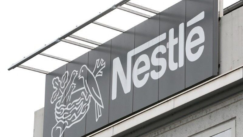 Nestlé supera previsões de vendas, mas espera margem de lucro mais estreita