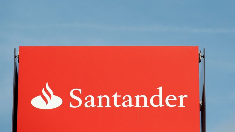 Santander Brasil registra lucro 75% maior no 4º tri