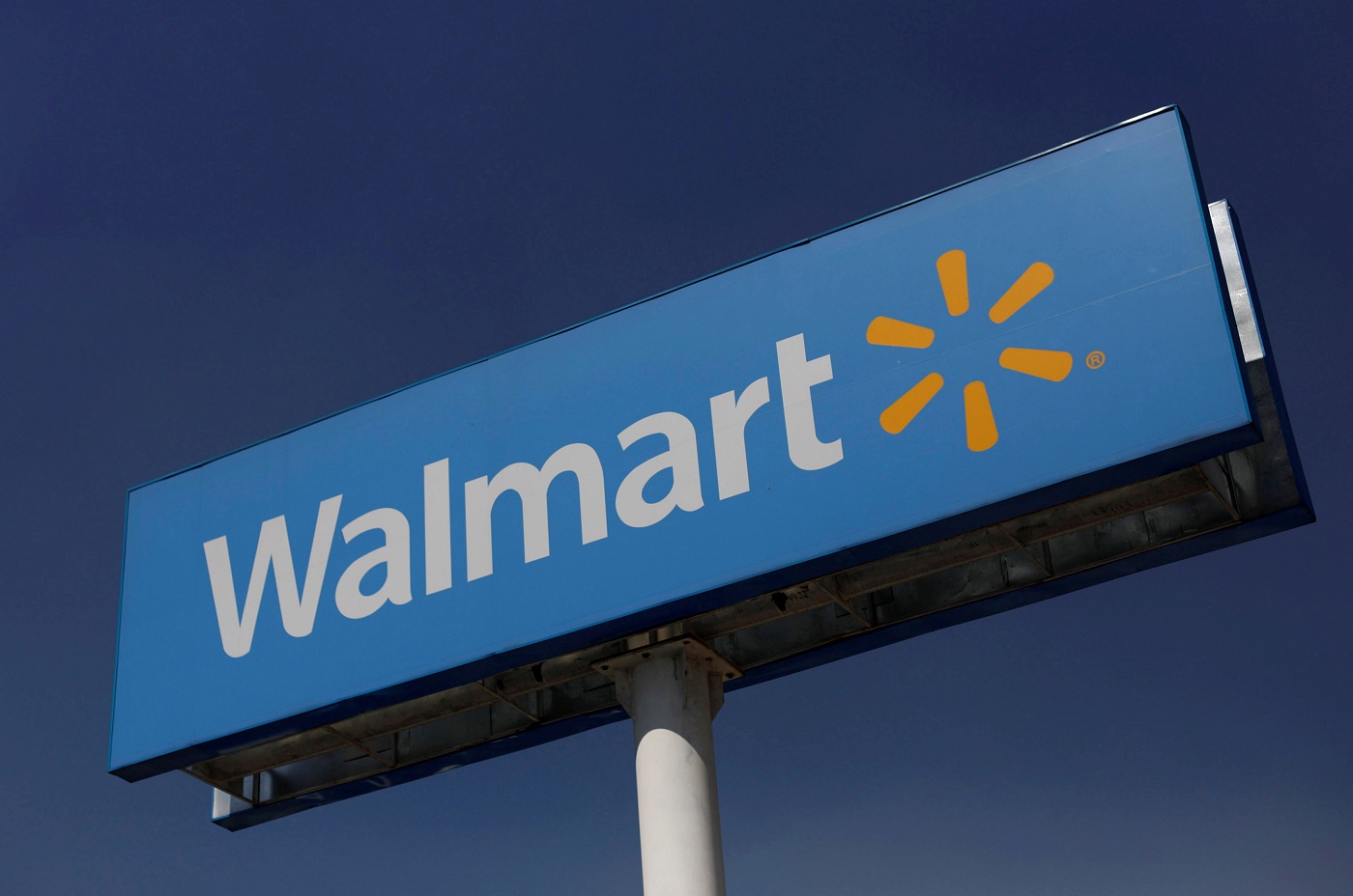 Trump pede para Walmart “comer as tarifas“ após ameaça de alta nos preços