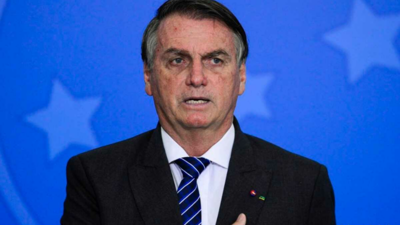 Moraes dá 48 horas para PGR opinar sobre explicações de Bolsonaro