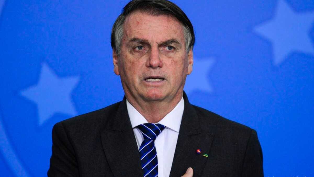 Moraes dá 48 horas para PGR opinar sobre explicações de Bolsonaro