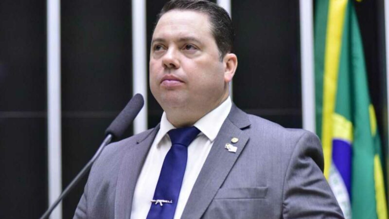 Justiça barra propaganda eleitoral de 'Gordinho do Bolsonaro em outdoor