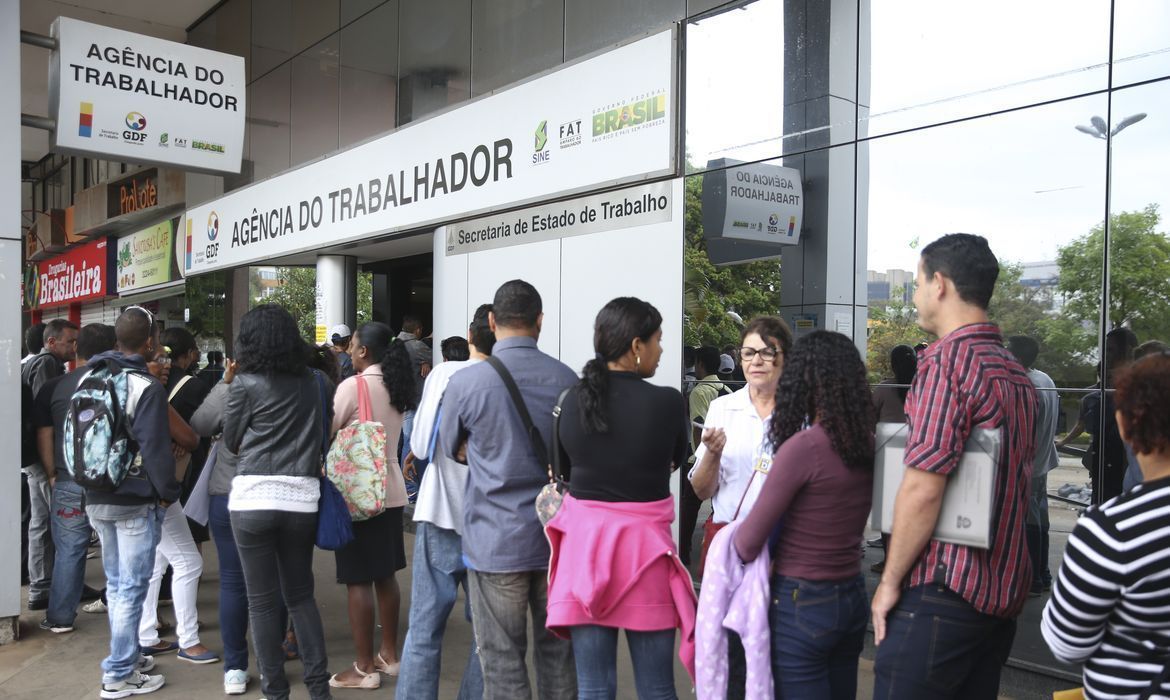 Política fiscal definirá cenário de desemprego, dizem especialistas