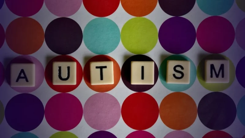 2 de abril, Dia Mundial da Conscientização do Autismo: pesquisa revela que 86,4% dos entrevistados nunca receberam treinamentos sobre neurodiversidade no ambiente de trabalho