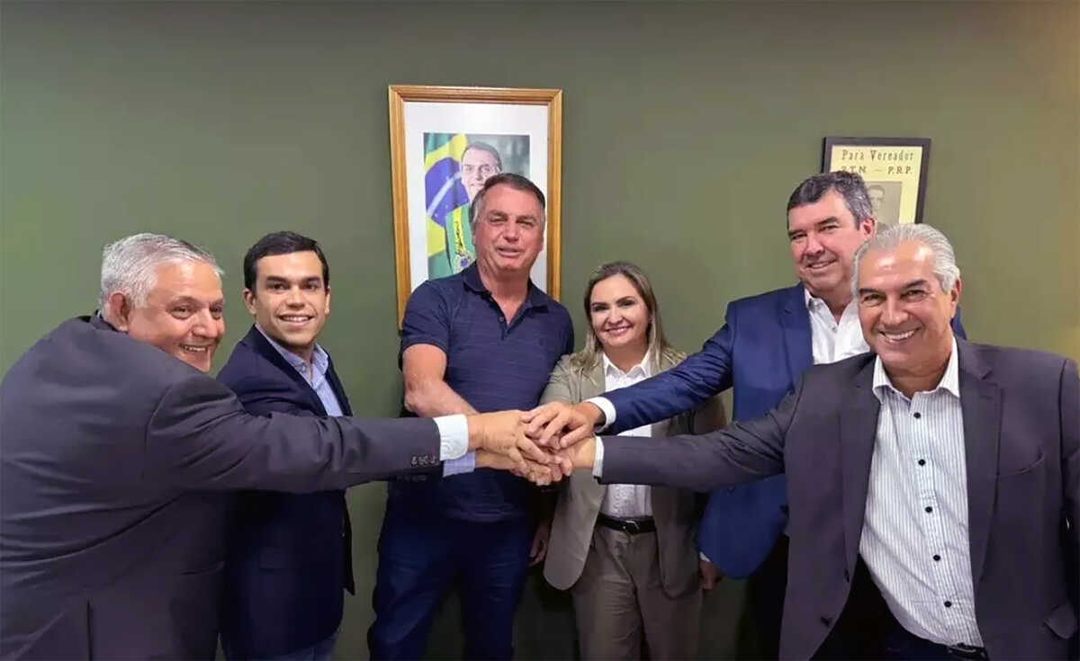 Bolsonaro reforça convite a Riedel e Azambuja, mas definição só dia 5 de junho