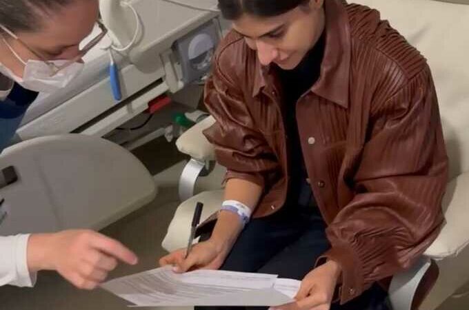 Camila Jara comemora remoção total de câncer