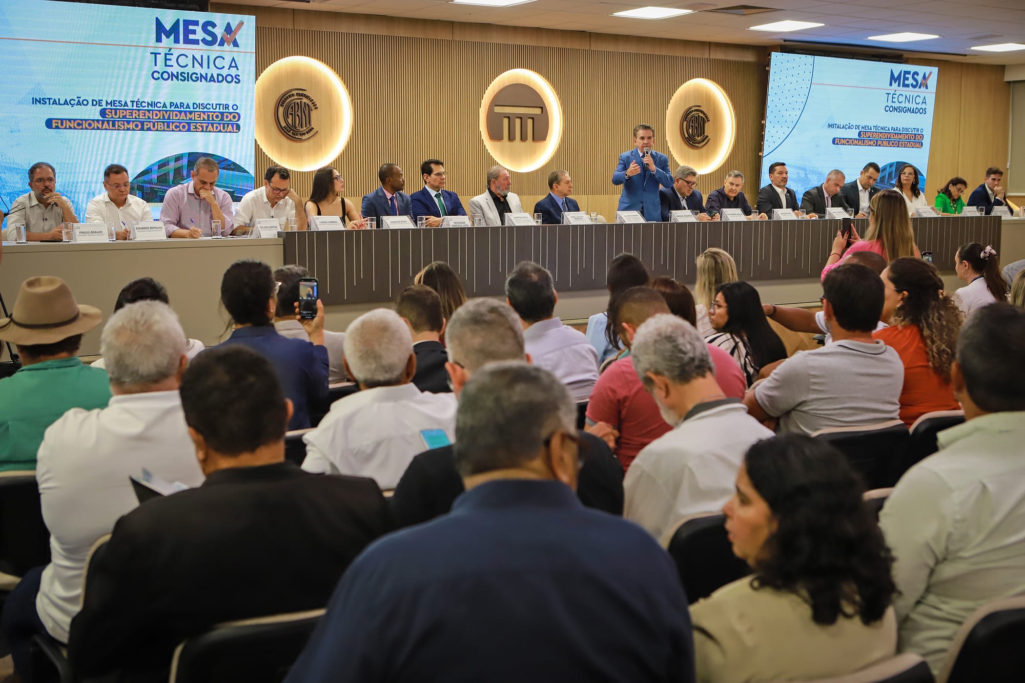 Com 60% dos servidores endividados, TCE defende limite para empréstimos e revisão de decreto estadual