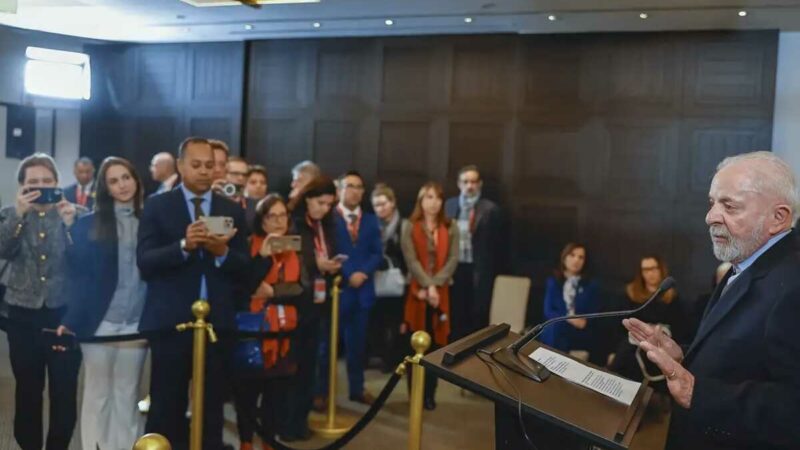 Com Putin, Lula reforça posição em atuar por fim da guerra na Ucrânia