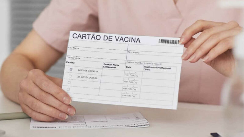 Comprovante de vacinação: solicitação do documento nas escolas é legal?