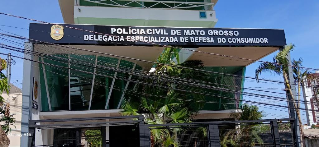 Gerente é preso e laboratório interditado por falsificação de alvará sanitário em Cuiabá