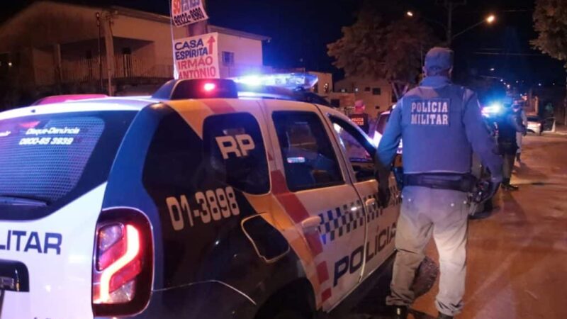 Homem é assassinado a tiros e encontrado ao lado de moto em estrada de VG