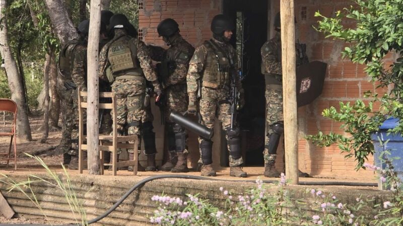 Sob efeito de drogas, rapaz mantém tia refém e ameaça incendiar casa em VG; Bope é acionado
