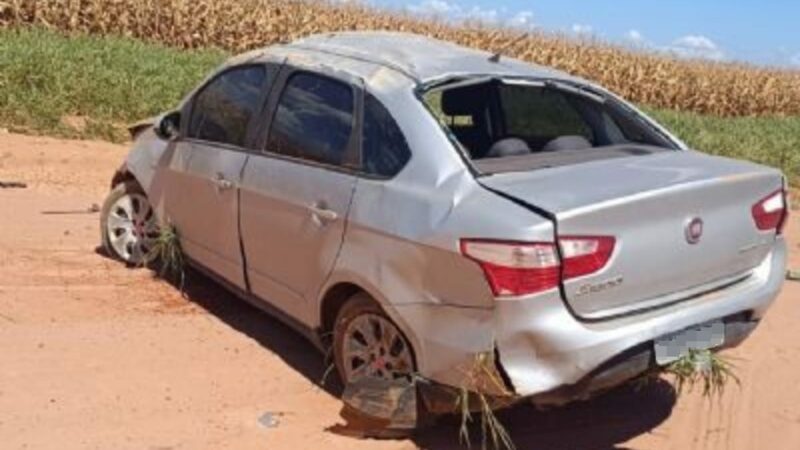Adolescente de 13 anos pega carro escondido do pai, sofre acidente em estrada e morre