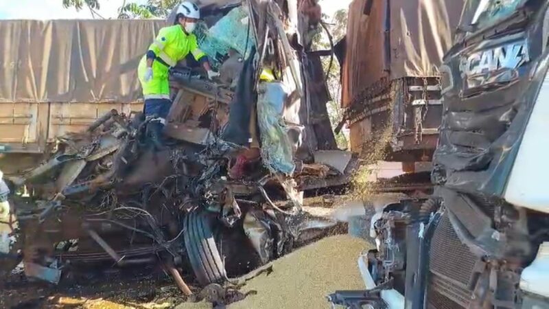 Caminhoneiro morre após grave acidente envolvendo seis carretas na rodovia BR-364